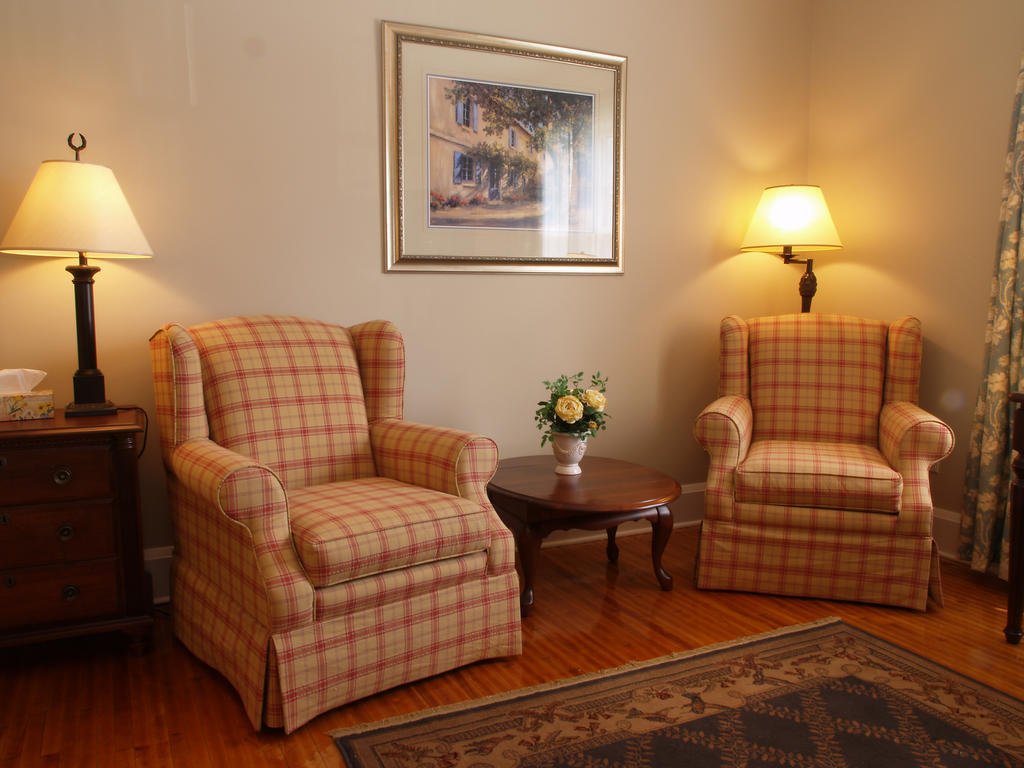 The Woodlawn Inn Cobourg Interior photo