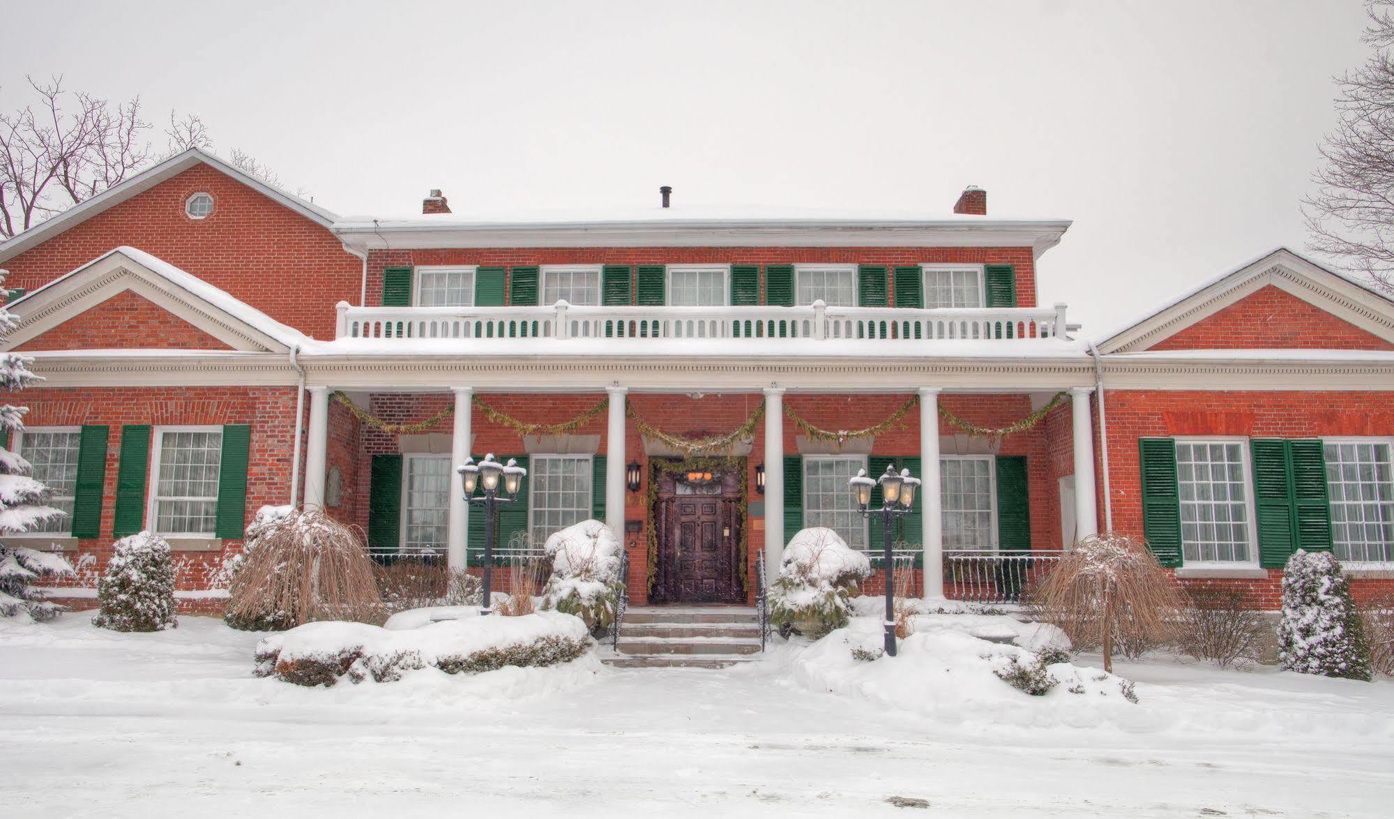 The Woodlawn Inn Cobourg Exterior photo